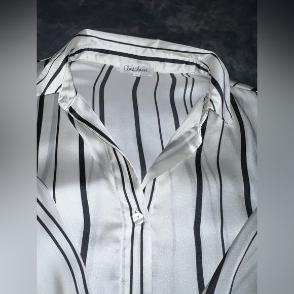 4/$10 Bundle Sale: EUC Long Sleeve Blouse - Picture 2 of 6